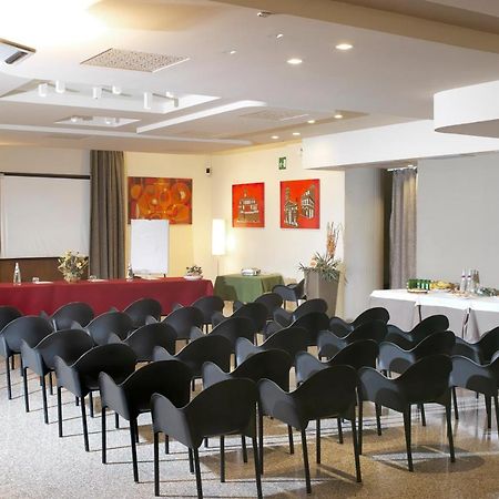 Hotel Ristorante Alcide Poggibonsi Kültér fotó