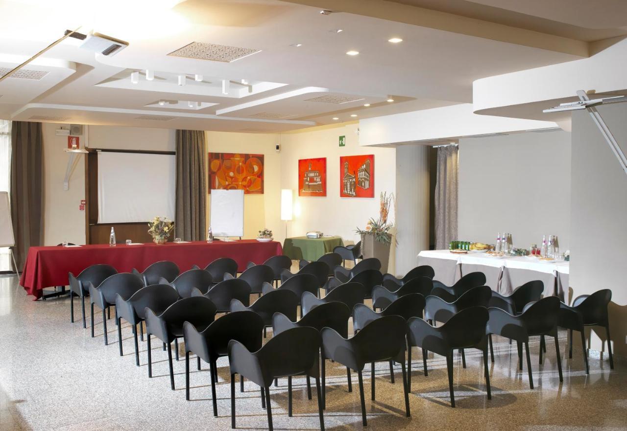 Hotel Ristorante Alcide Poggibonsi Kültér fotó