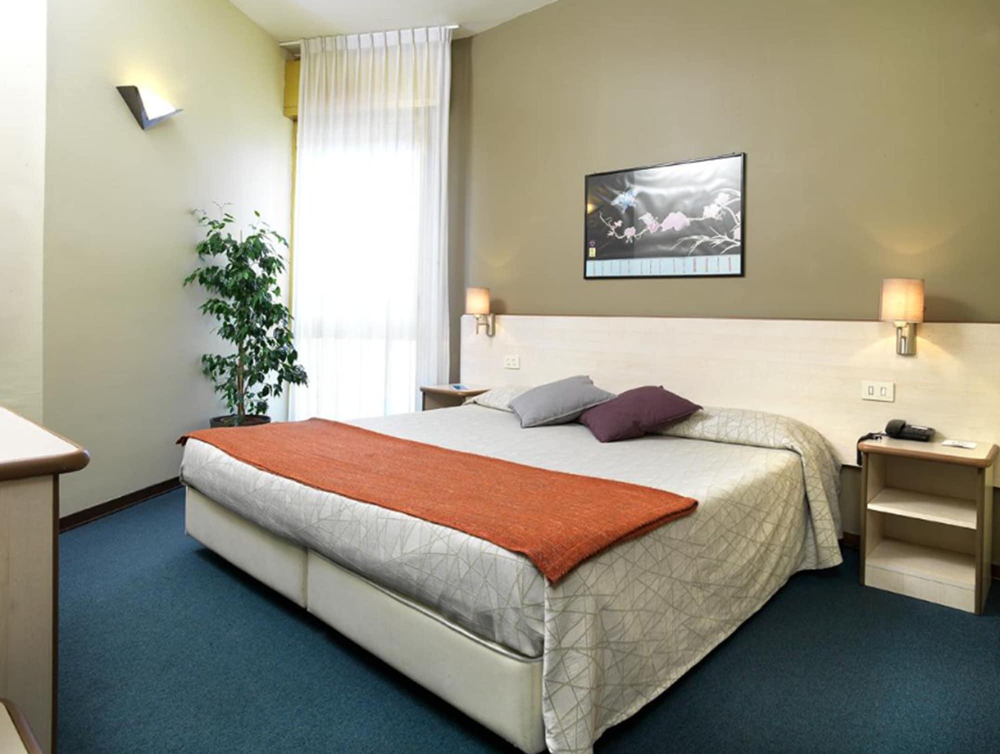 Hotel Ristorante Alcide Poggibonsi Kültér fotó
