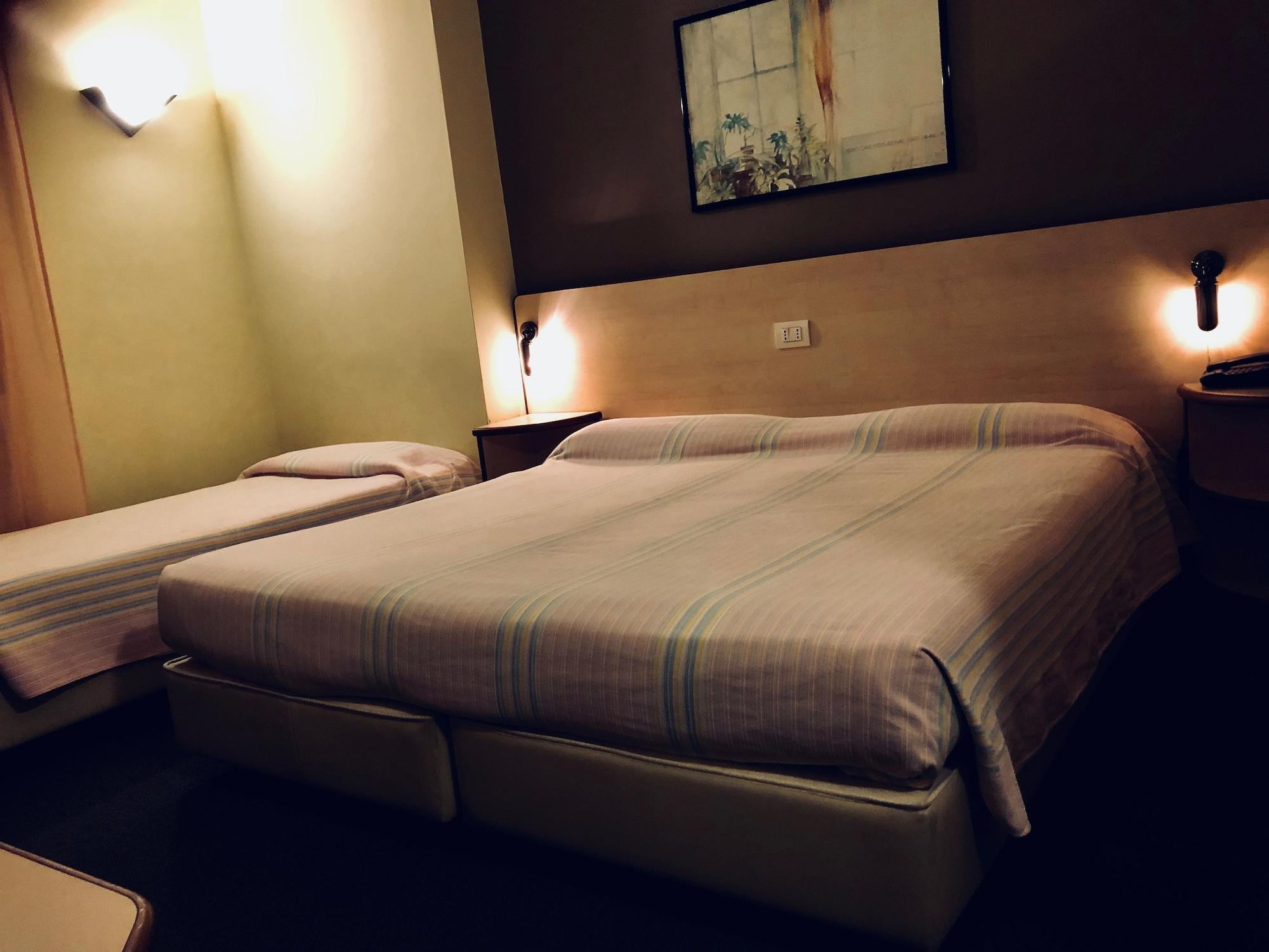Hotel Ristorante Alcide Poggibonsi Kültér fotó