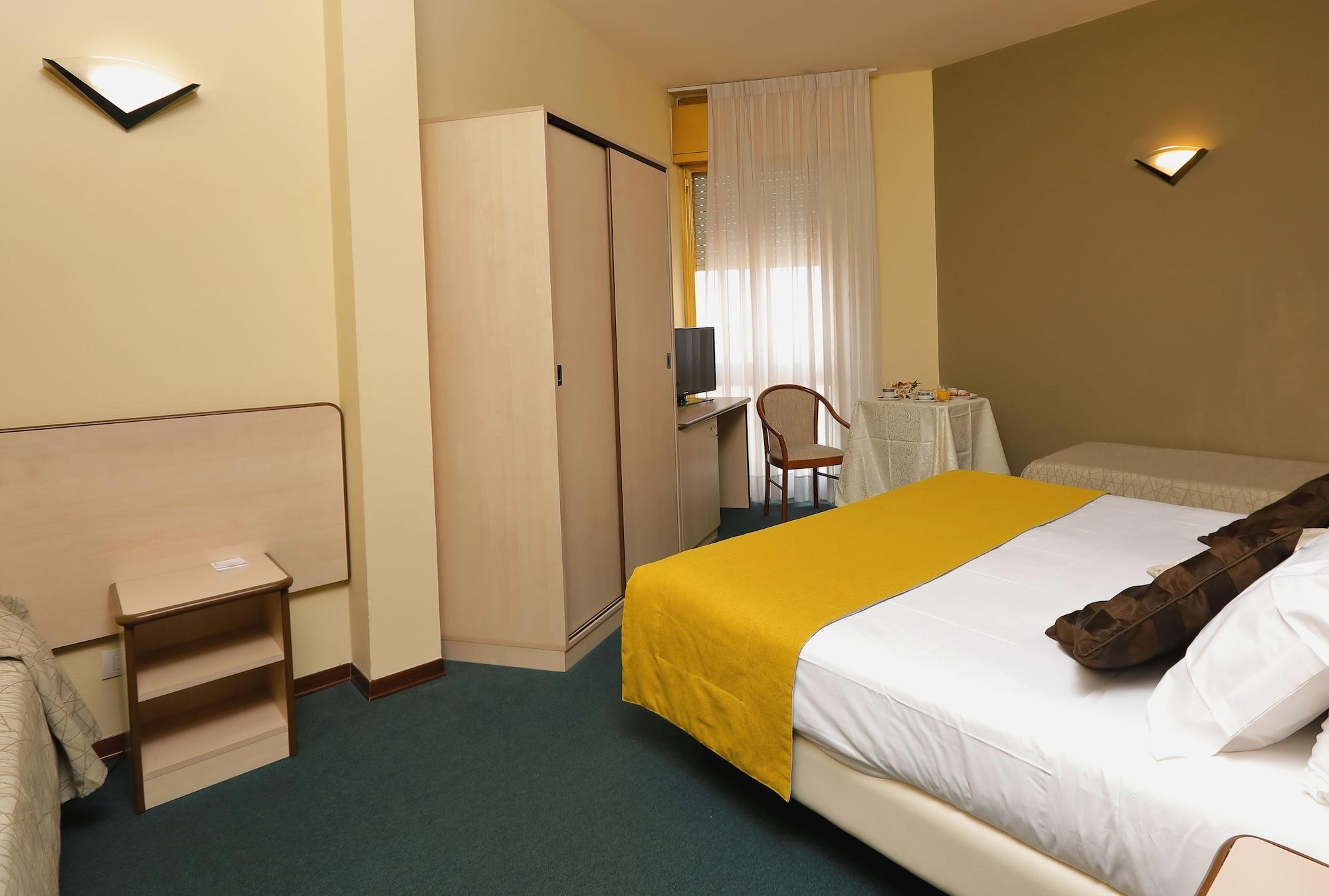 Hotel Ristorante Alcide Poggibonsi Kültér fotó