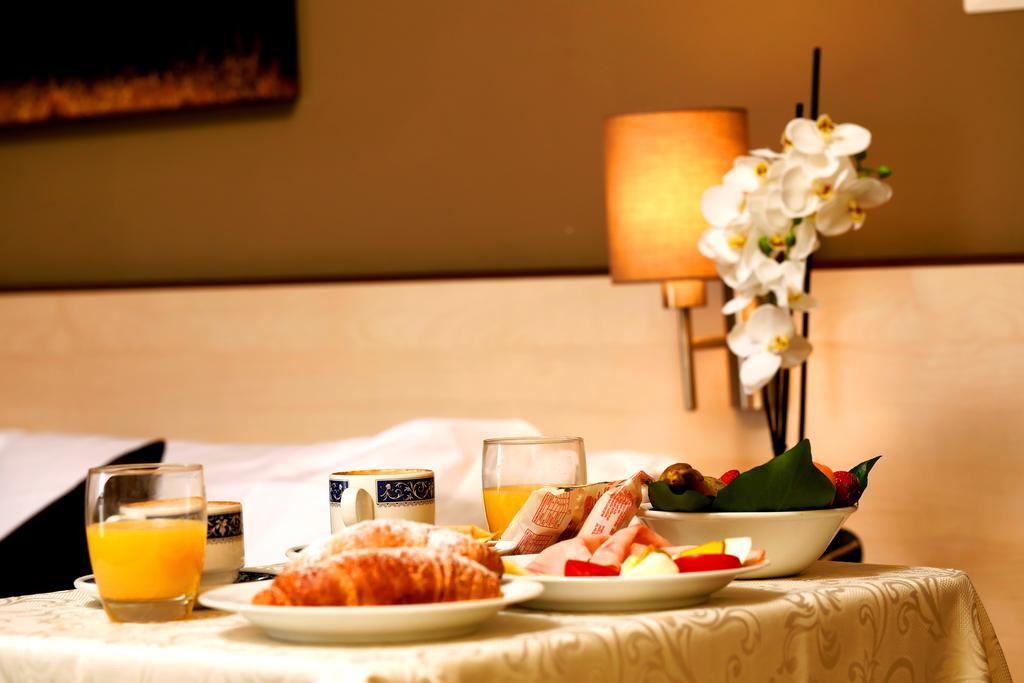 Hotel Ristorante Alcide Poggibonsi Kültér fotó