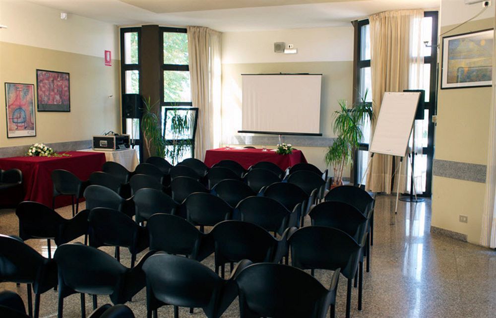 Hotel Ristorante Alcide Poggibonsi Kültér fotó