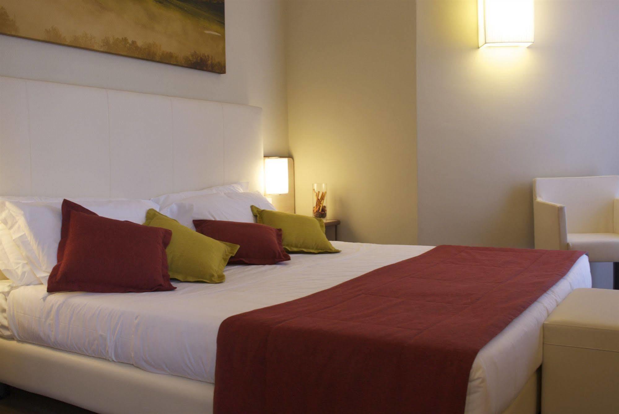 Hotel Ristorante Alcide Poggibonsi Kültér fotó